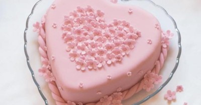 Торт Розовое Сердце с шоколадом и орехами