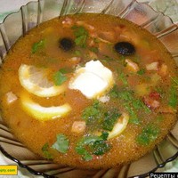 Суп домашняя солянка с курицей мясом и колбасой