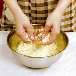 Как замешивать песочное тесто?