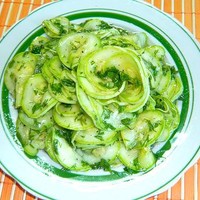 Быстрые маринованные кабачки мгновенного поедания