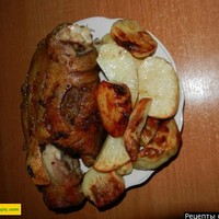 Свиная рулька запеченная в духовке с картошкой