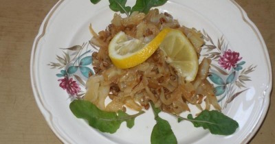 Салат из жареной капусты с семечками