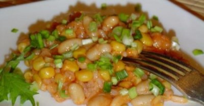 Салат с кукурузой и рисом фасолью