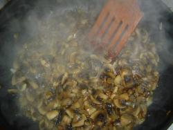 Грибной соус со сметаной и грибами Грибной соус со сметаной и грибами