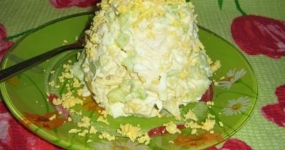 Салат Вкусняшка с ананасами и сыром