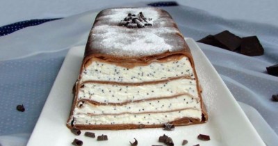 Блинный творожный торт из шоколадных блинов