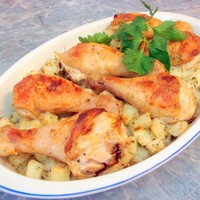 Запеченные куриные голени с картошкой в духовке