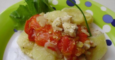 Пангасиус с картофелем и помидорами