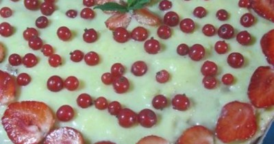 Сметанный торт с ягодами