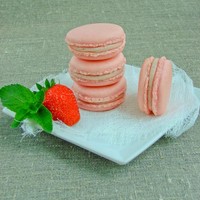 Клубнично-мятные макарон от Пьера Эрме