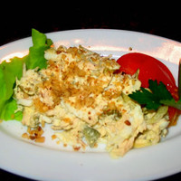 Салат из кальмара с грецкими орехами