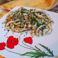 Салат из кальмаров с орехами