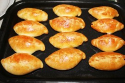 Пирожки с малиной замороженной рецепт с фото. pirozhki s malinoi 1437835215 fe 10 min. Пирожки с малиной замороженной рецепт с фото фото. Пирожки с малиной замороженной рецепт с фото-pirozhki s malinoi 1437835215 fe 10 min. картинка Пирожки с малиной замороженной рецепт с фото. картинка pirozhki s malinoi 1437835215 fe 10 min. В ягодный сезон многие хозяйки не упускают возможность побаловать своих близких вкусной выпечкой. Мы подобрали для вас 10 вкуснейших рецептов пирогов с малиной. Все они разные и каждый имеет свои особенности.
