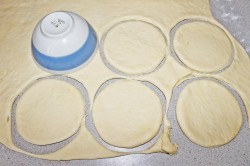 Пирожки с малиной замороженной рецепт с фото. pirozhki s malinoi 1437835215 fe 7 min. Пирожки с малиной замороженной рецепт с фото фото. Пирожки с малиной замороженной рецепт с фото-pirozhki s malinoi 1437835215 fe 7 min. картинка Пирожки с малиной замороженной рецепт с фото. картинка pirozhki s malinoi 1437835215 fe 7 min. В ягодный сезон многие хозяйки не упускают возможность побаловать своих близких вкусной выпечкой. Мы подобрали для вас 10 вкуснейших рецептов пирогов с малиной. Все они разные и каждый имеет свои особенности.