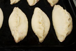 Пирожки с малиной замороженной рецепт с фото. pirozhki s malinoi 1437835215 fe 9 min. Пирожки с малиной замороженной рецепт с фото фото. Пирожки с малиной замороженной рецепт с фото-pirozhki s malinoi 1437835215 fe 9 min. картинка Пирожки с малиной замороженной рецепт с фото. картинка pirozhki s malinoi 1437835215 fe 9 min. В ягодный сезон многие хозяйки не упускают возможность побаловать своих близких вкусной выпечкой. Мы подобрали для вас 10 вкуснейших рецептов пирогов с малиной. Все они разные и каждый имеет свои особенности.