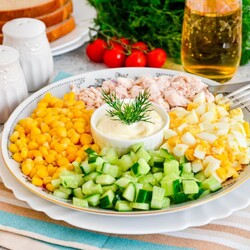 Салат курица кукуруза огурец Салат курица кукуруза огурец