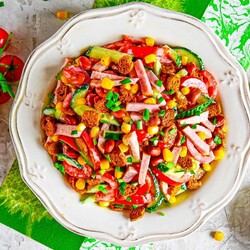 Салат фасоль кукуруза с сухариками Салат фасоль кукуруза с сухариками