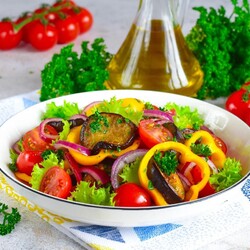 Теплый салат с баклажанами Теплый салат с баклажанами