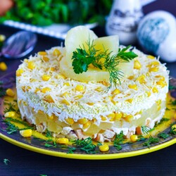 Салат с ананасом и кукурузой Салат с ананасом и кукурузой