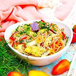 Фунчоза с курицей и овощами Фунчоза с курицей и овощами