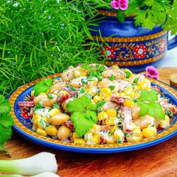 Салат с фасолью и колбасой Салат с фасолью и колбасой
