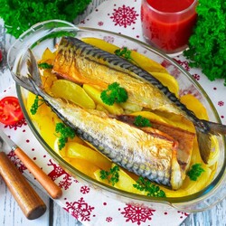 Скумбрия с луком Скумбрия с луком