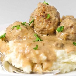 Тефтели в сметанном соусе Тефтели в сметанном соусе