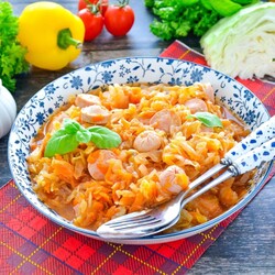 Тушеная капуста с сосисками Тушеная капуста с сосисками