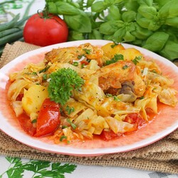 Тушеная капуста с курицей Тушеная капуста с курицей