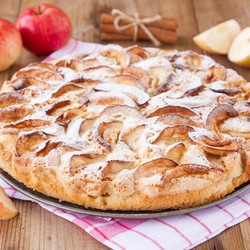 Шарлотка с яблоками в мультиварке Шарлотка с яблоками в мультиварке