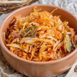 Капуста тушеная на сковороде Капуста тушеная на сковороде