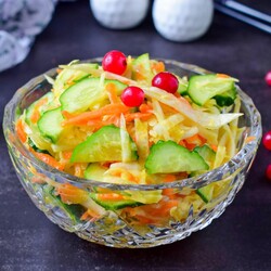 Салат из свежих огурцов Салат из свежих огурцов