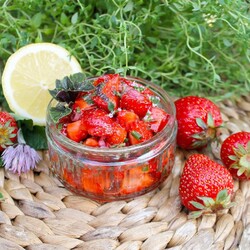 Салат с клубникой Салат с клубникой