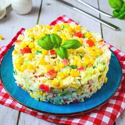 Салат из крабовых палочек классический Салат из крабовых палочек классический