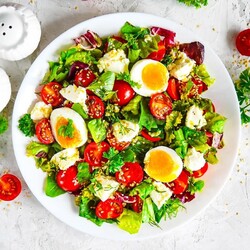 Салат с чесноком Салат с чесноком