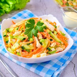 Салат с корейской морковью и огурцом Салат с корейской морковью и огурцом