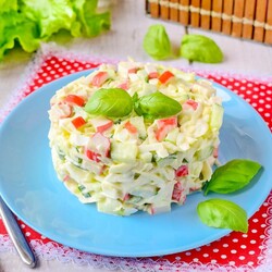 Крабовый салат с яйцом Крабовый салат с яйцом