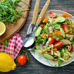 Салат с авокадо и огурцом Салат с авокадо и огурцом