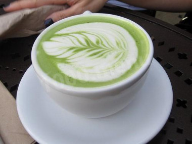 Зеленый чай с молоком латте