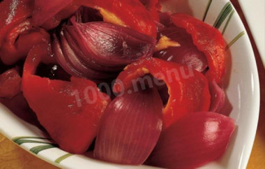 Салат из маринованного красного лука Салат из маринованного красного лука