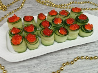 Закуска из свежих огурцов с творожным сыром и оливками Закуска из свежих огурцов с творожным сыром и оливками