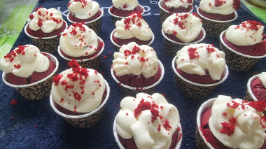 Первые в жизни капкейки! Супер!
Краситель брала сухой. Первые в жизни капкейки! Супер!
Краситель брала сухой.