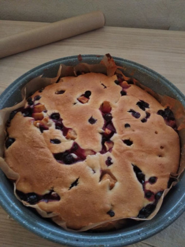 Готовый пирог, единственное, выложила начинку очень близко к краю формы Готовый пирог, единственное, выложила начинку очень близко к краю формы