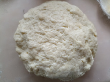 Тесто получается очень мягким, но совершенно не липнет к рукам Тесто получается очень мягким, но совершенно не липнет к рукам