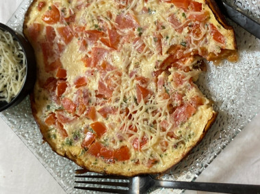 Омлет с французской ветчиной и помидорами Омлет с французской ветчиной и помидорами