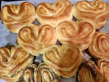 Булочки с сахаром из сдобного дрожжевого теста Булочки с сахаром из сдобного дрожжевого теста