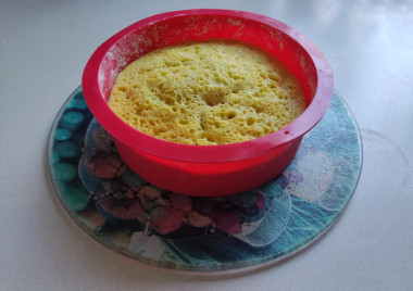 Вылила тесто в силиконовую форму, у меня она диаметром 16см, высота бортика 5,5 см.
Готовила в микроволновке 6 минут при мощности 750. Вылила тесто в силиконовую форму, у меня она диаметром 16см, высота бортика 5,5 см.
Готовила в микроволновке 6 минут при мощности 750.