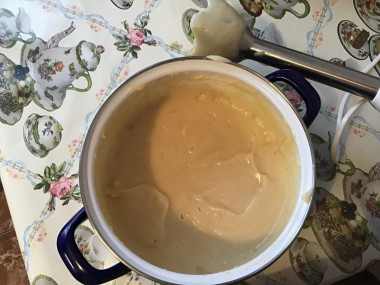 Яблочное пюре со сгущённым молоком. Яблочное пюре со сгущённым молоком.