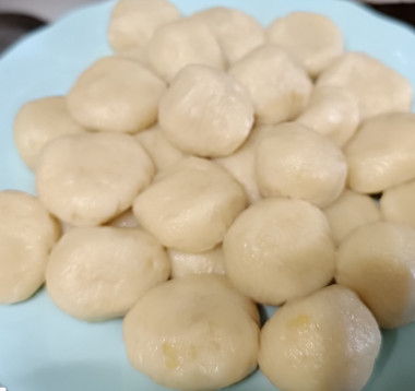 Сварила ньокки в кипящей, подсоленной воде Сварила ньокки в кипящей, подсоленной воде