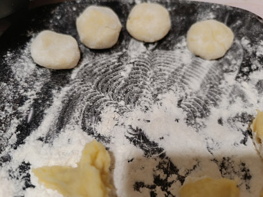 Формирование ньокки в муке Формирование ньокки в муке